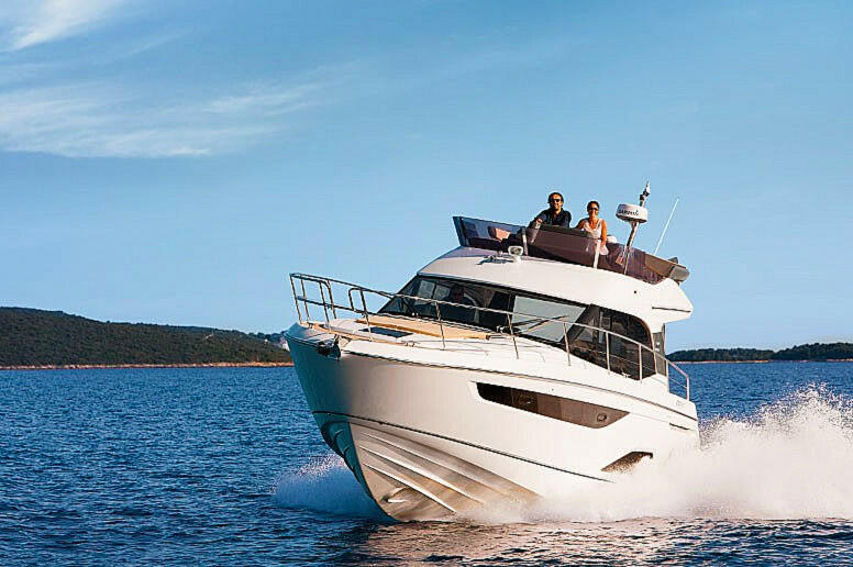Motor-boat-charter